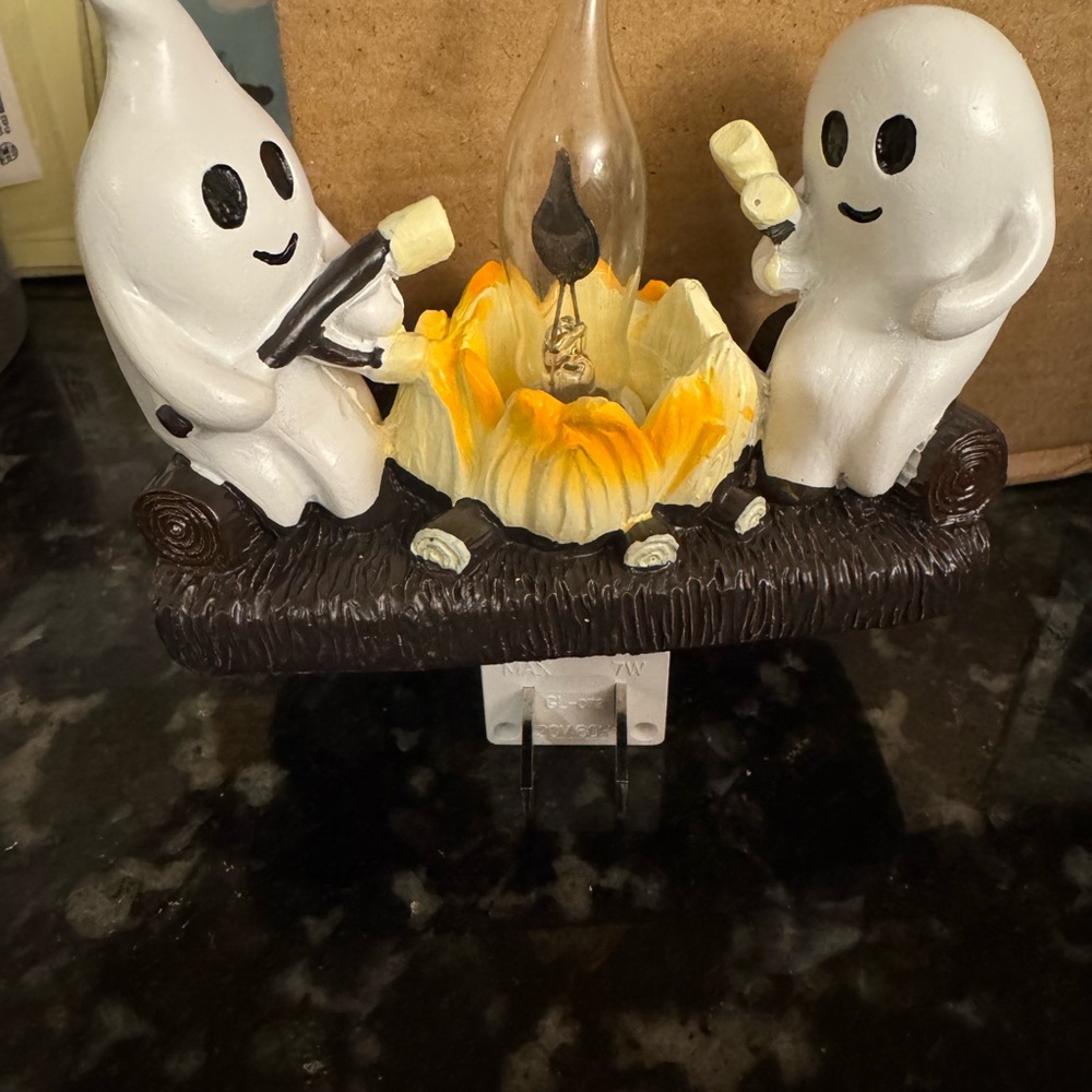 Ghostly Night Light with Yellow and White Accents